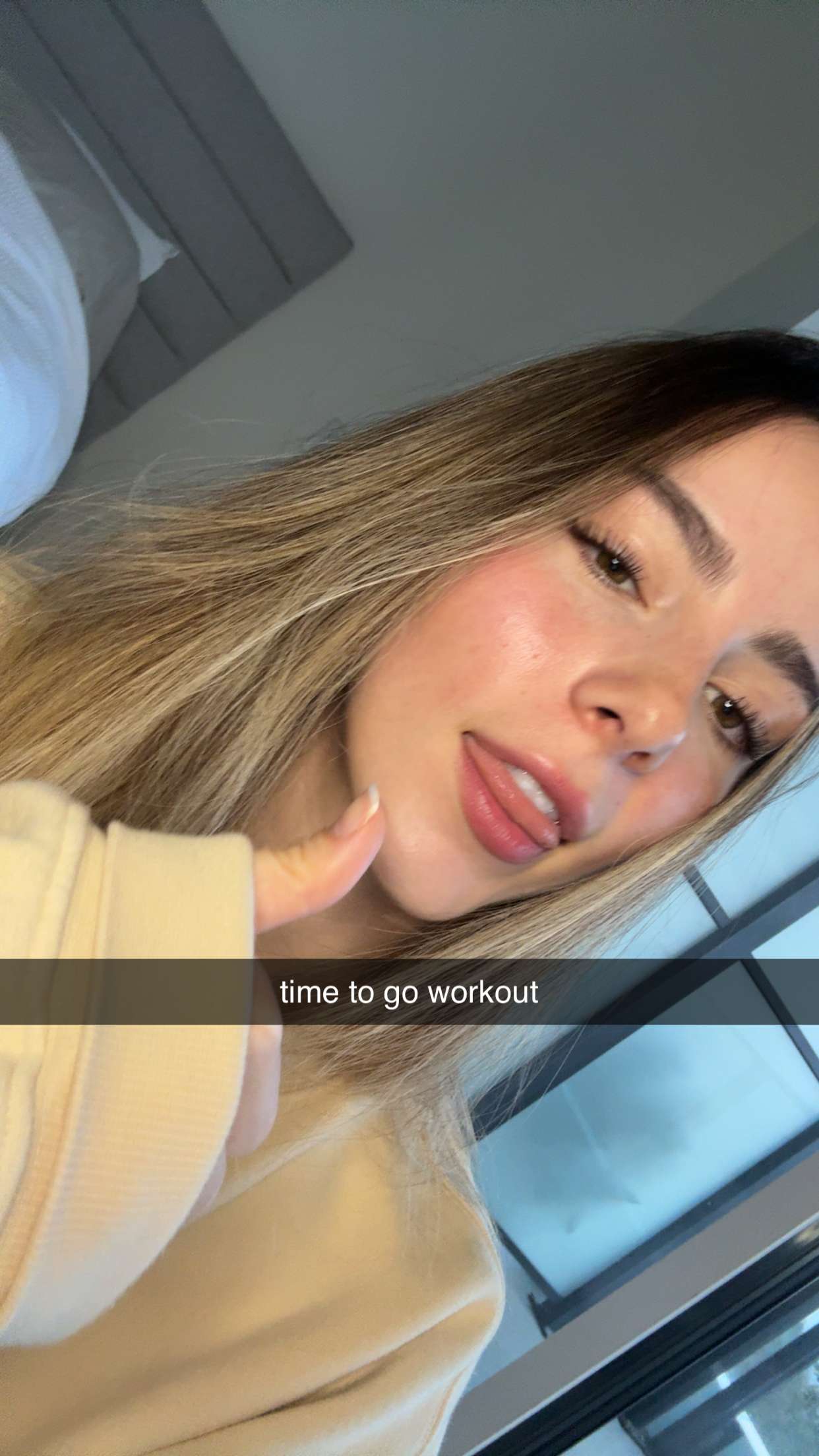 meelahrobbins snapchat image archive image