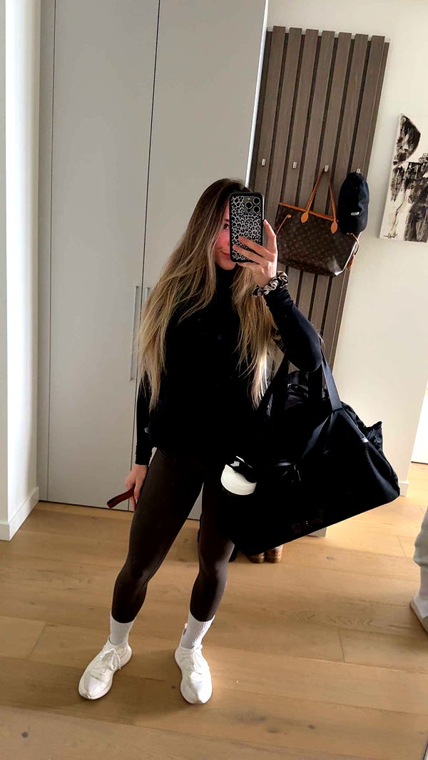 meelahrobbins image ~ Altpins