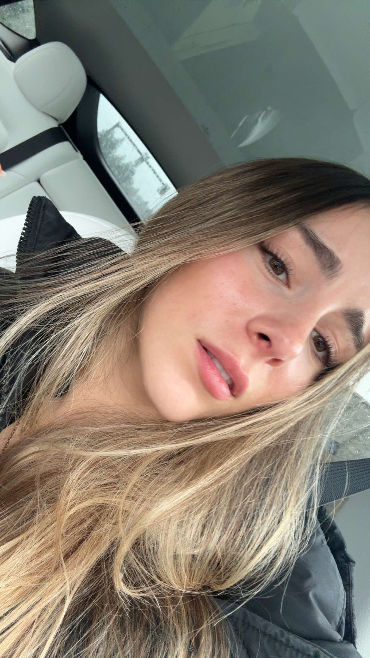 meelahrobbins snapchat image archive image