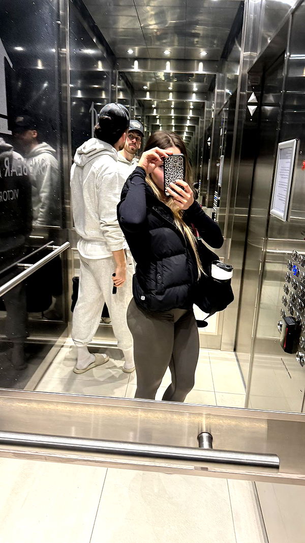 meelahrobbins image ~ Altpins