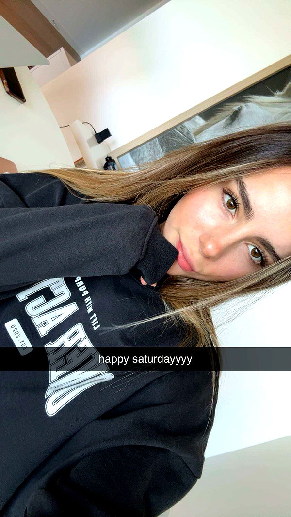 meelahrobbins image ~ Altpins