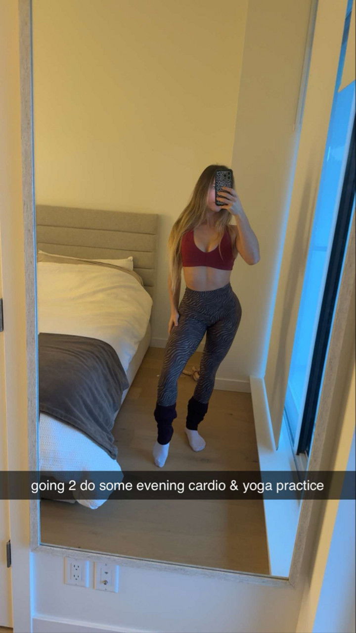 meelahrobbins snapchat image archive image