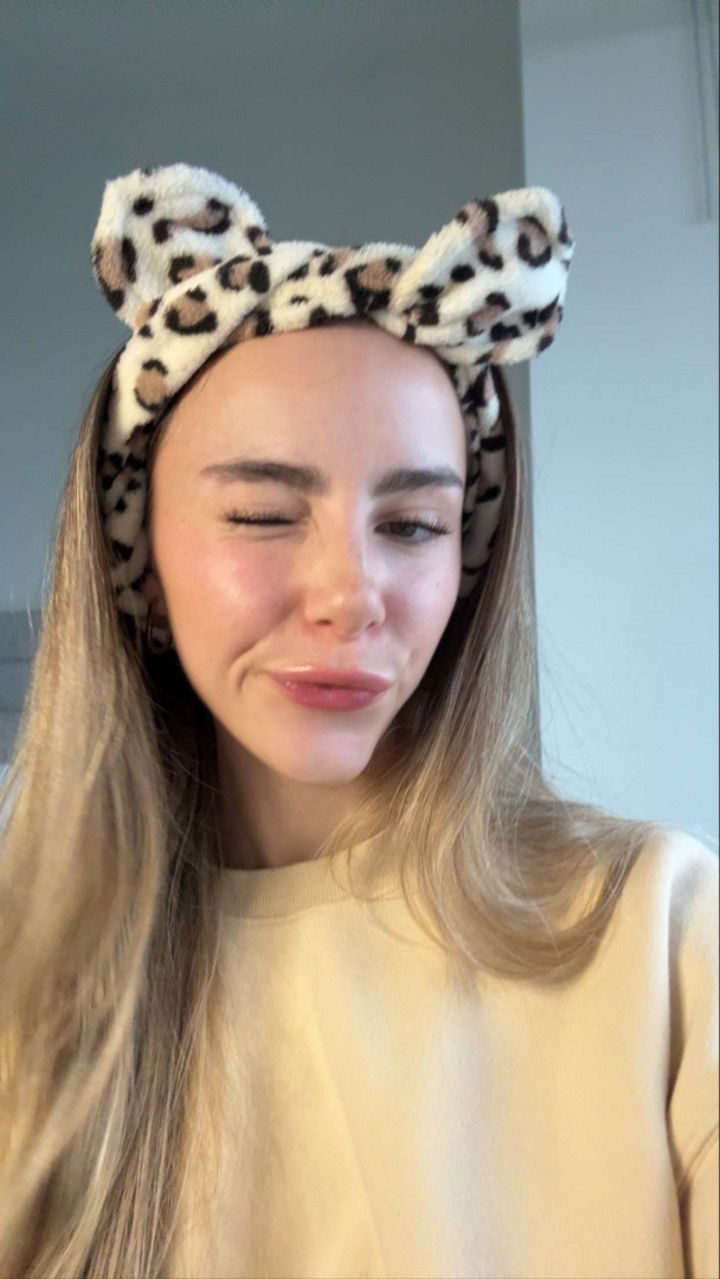 meelahrobbins snapchat image archive image