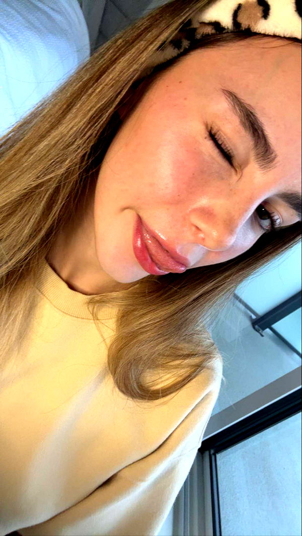 meelahrobbins image ~ Altpins