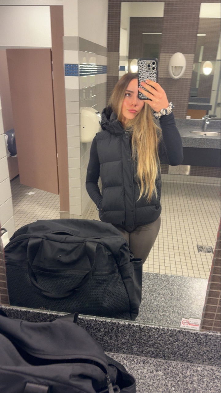 meelahrobbins snapchat image archive image