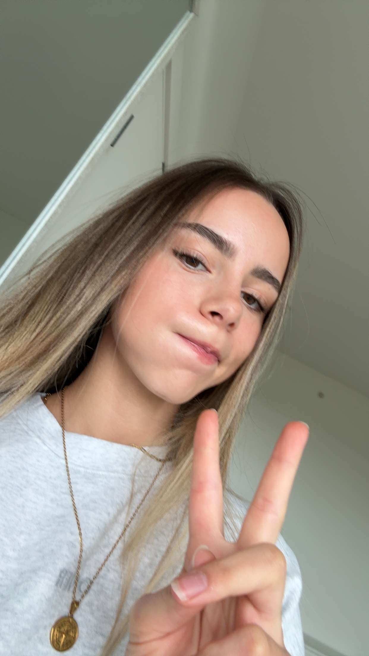 meelahrobbins snapchat image archive image