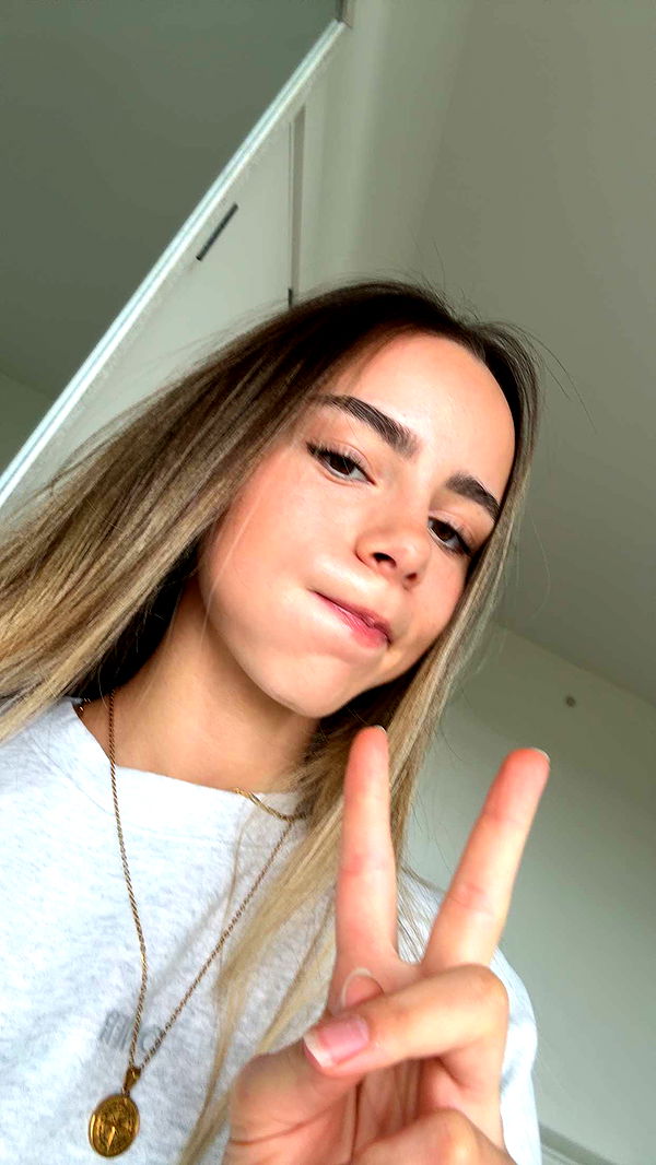 meelahrobbins image ~ Altpins