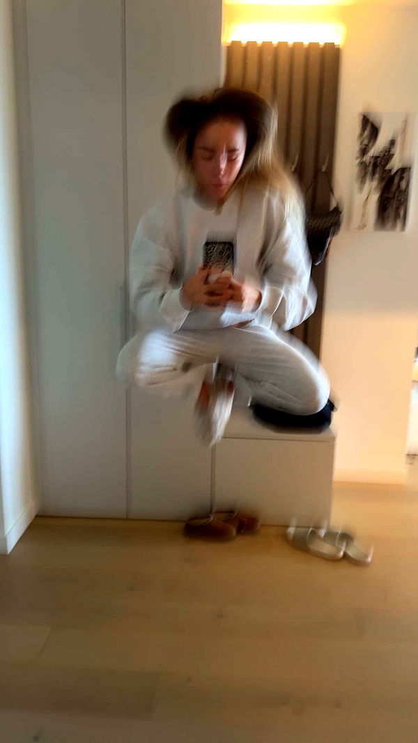 meelahrobbins image ~ Altpins