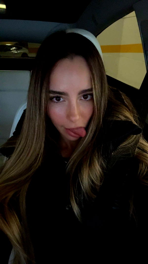 meelahrobbins image ~ Altpins