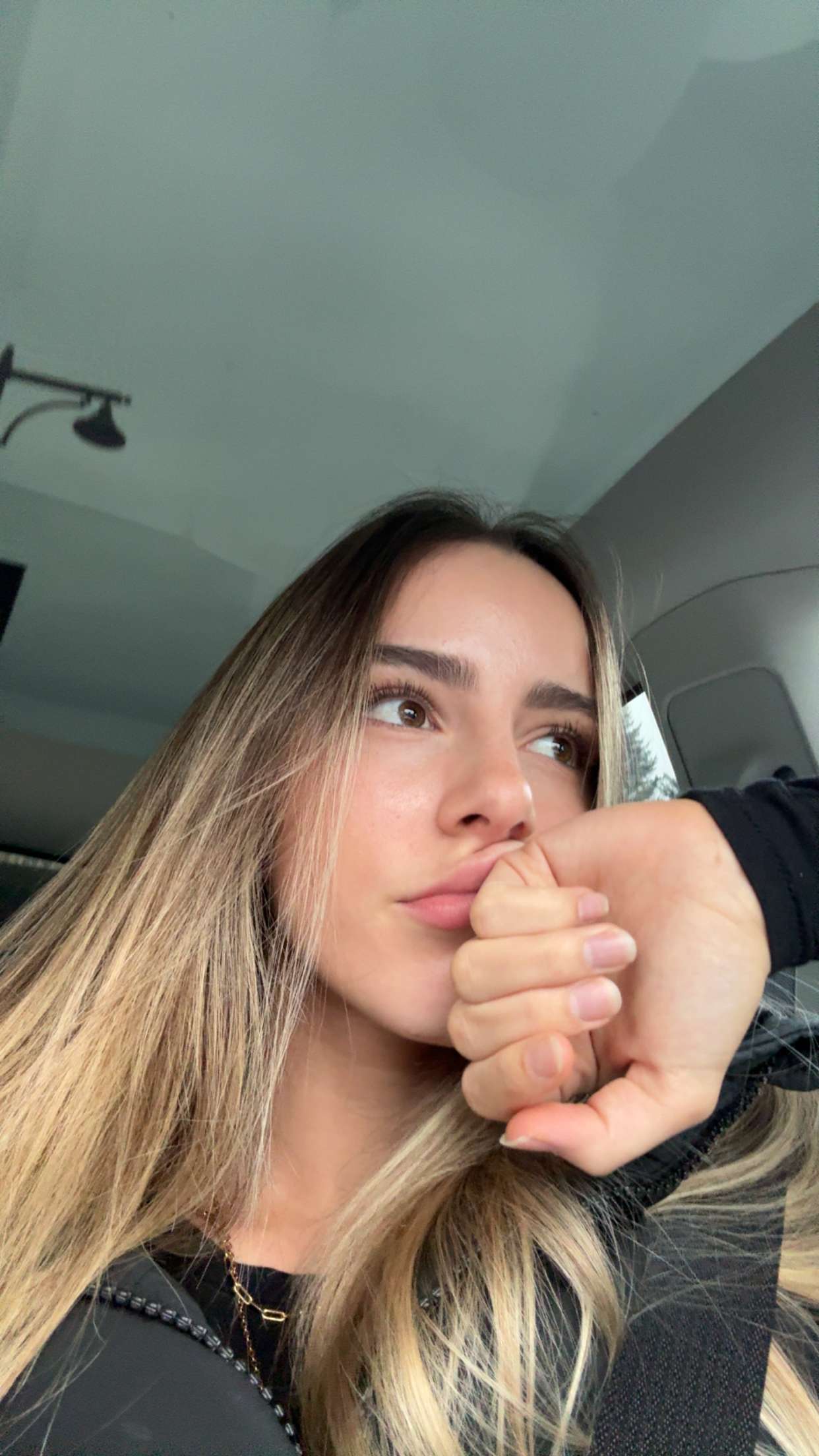 meelahrobbins snapchat image archive image