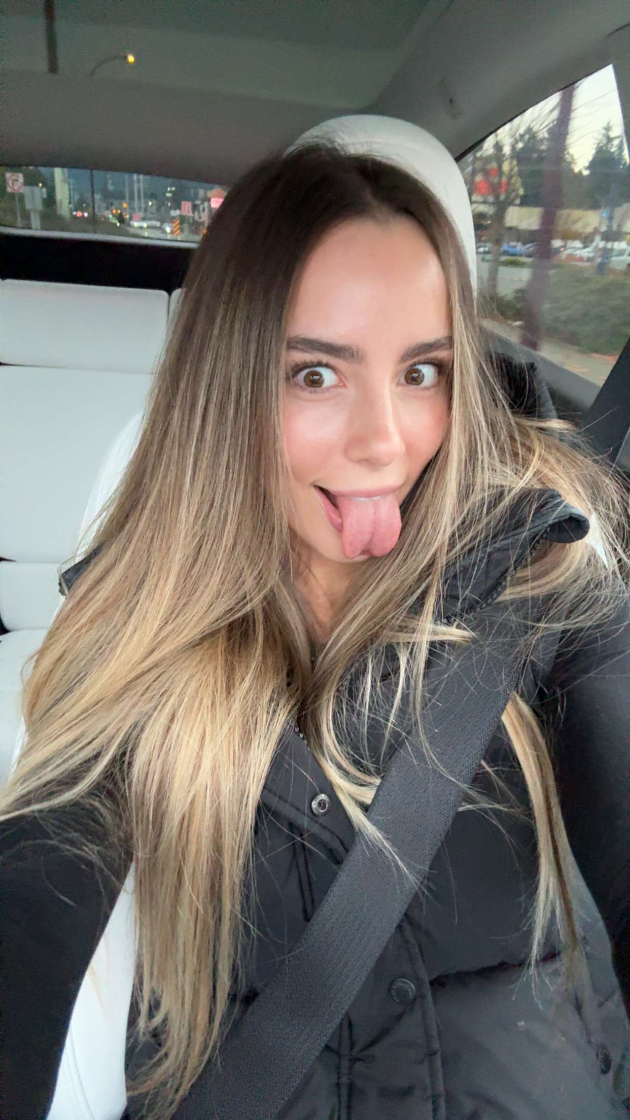 meelahrobbins snapchat image archive image