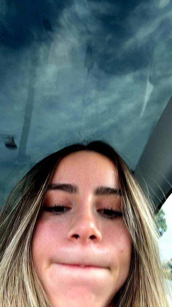 meelahrobbins image ~ Altpins