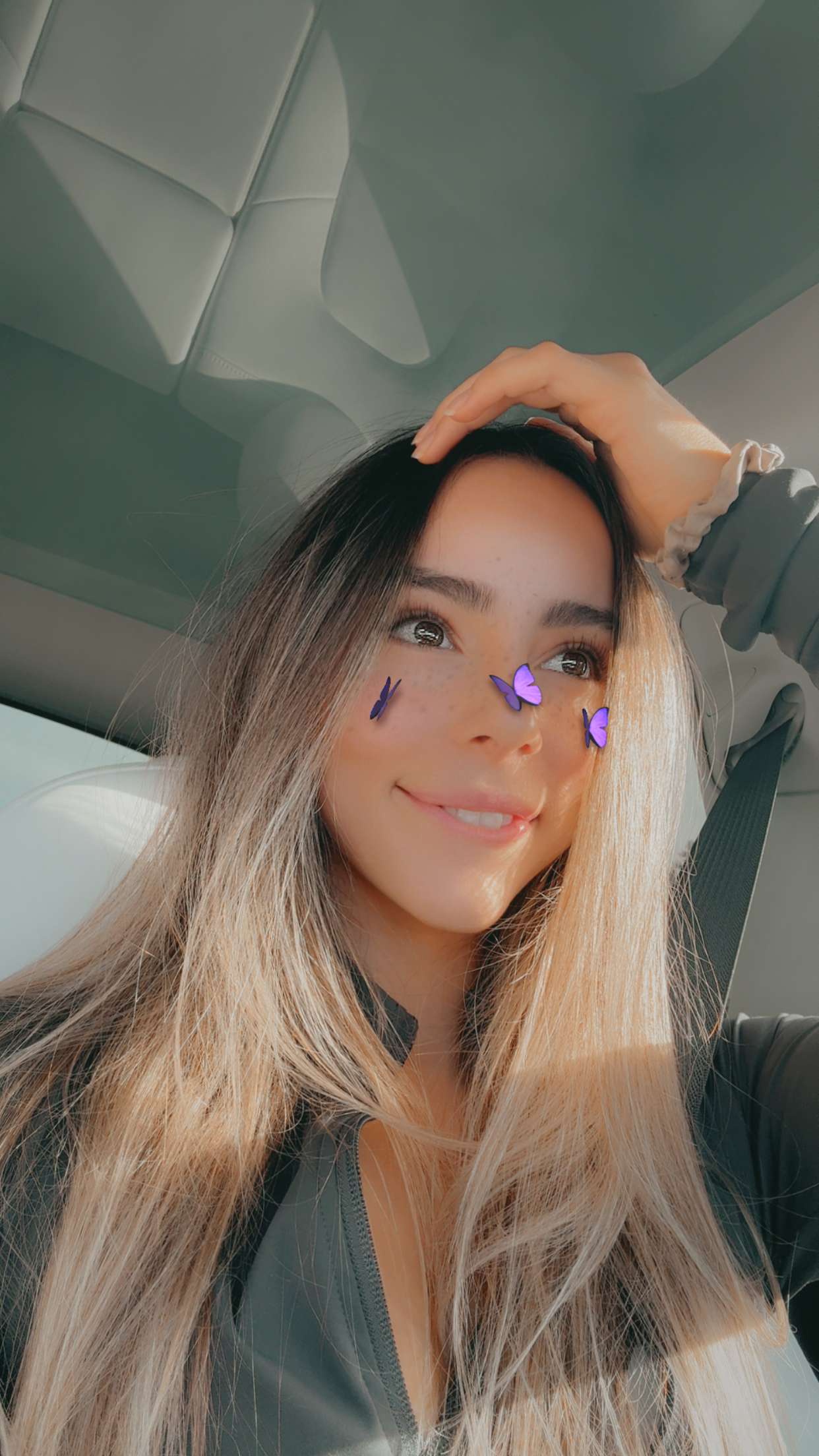 meelahrobbins snapchat image archive image