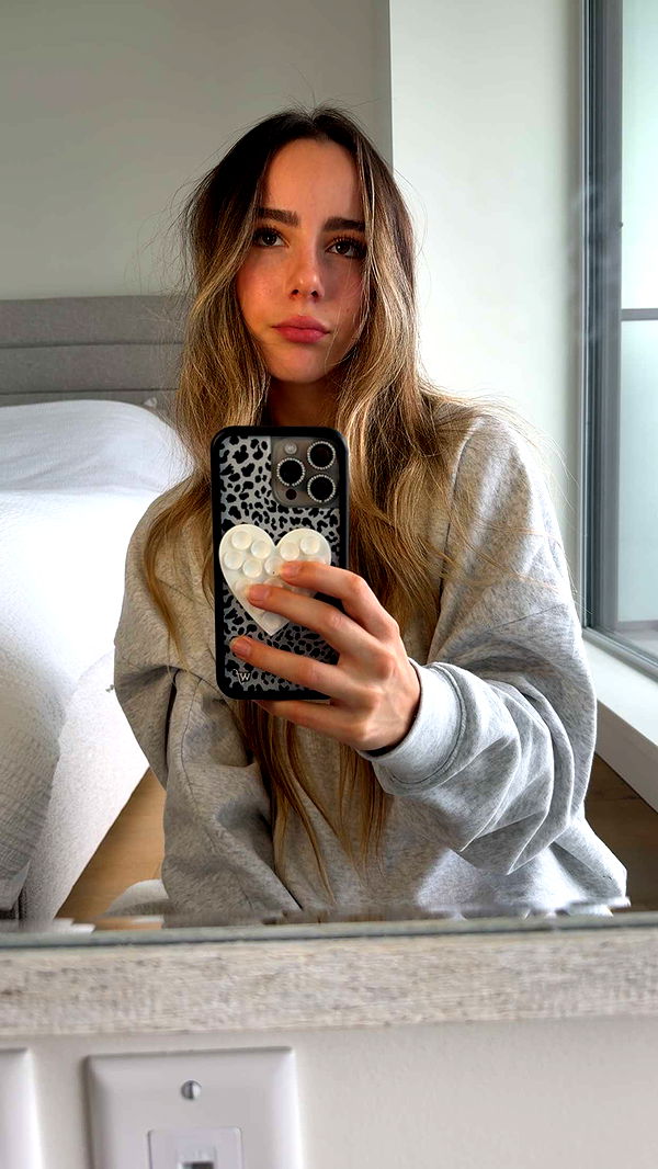 meelahrobbins image ~ Altpins