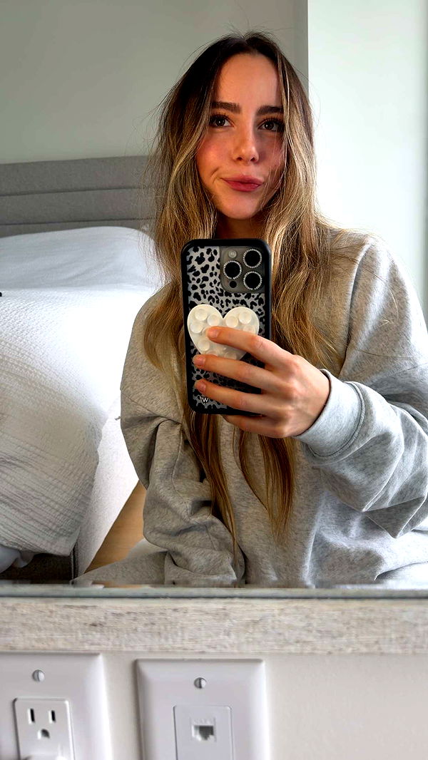 meelahrobbins image ~ Altpins