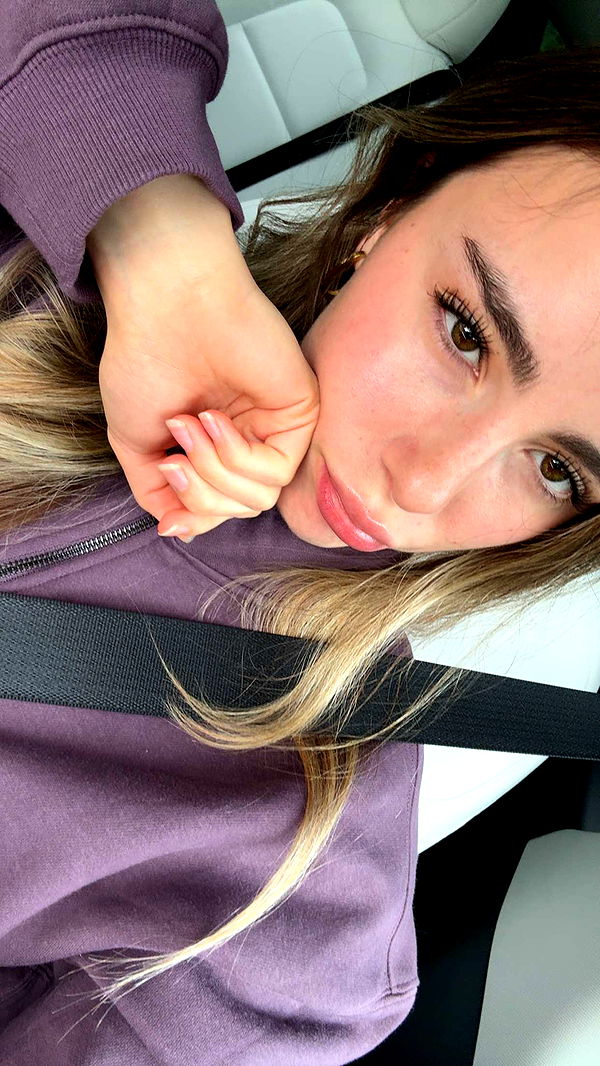 meelahrobbins image ~ Altpins