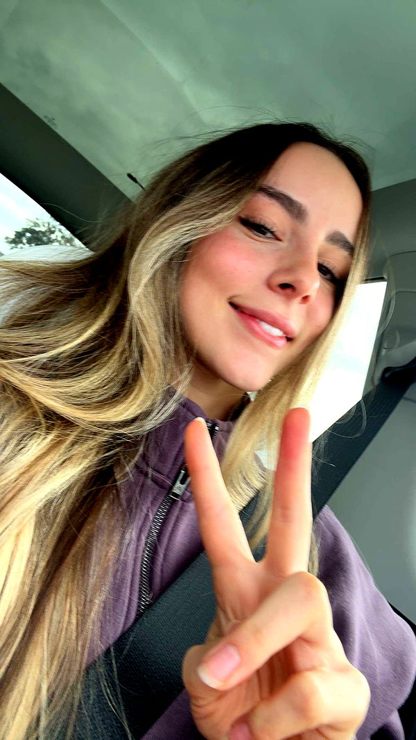 meelahrobbins image ~ Altpins