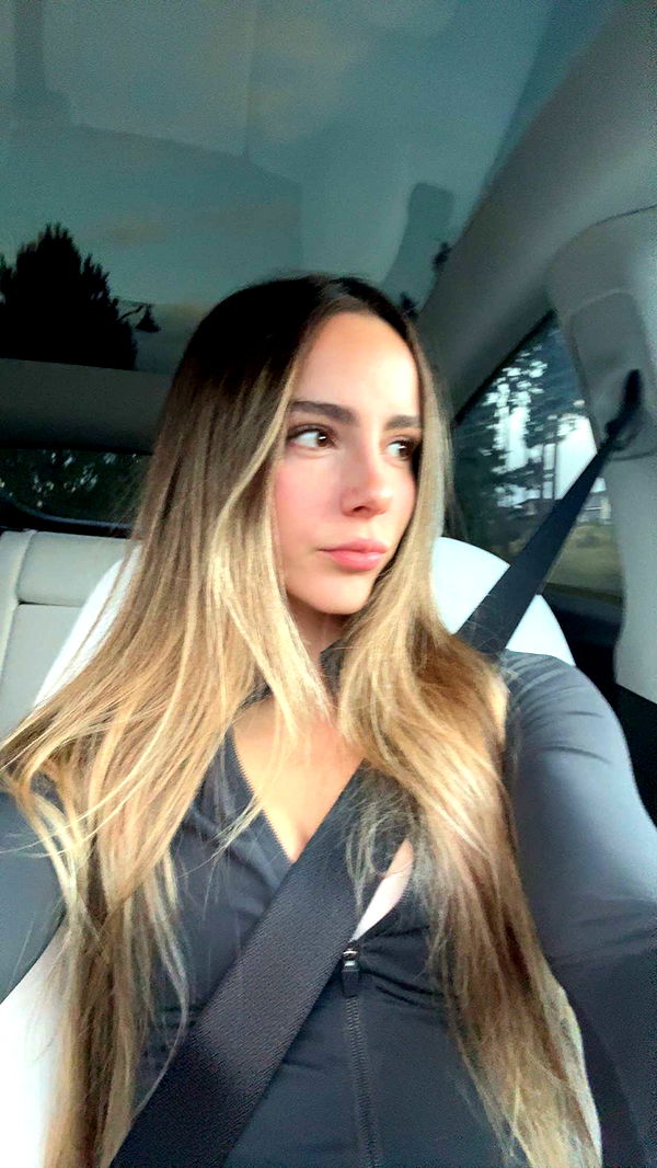 meelahrobbins image ~ Altpins