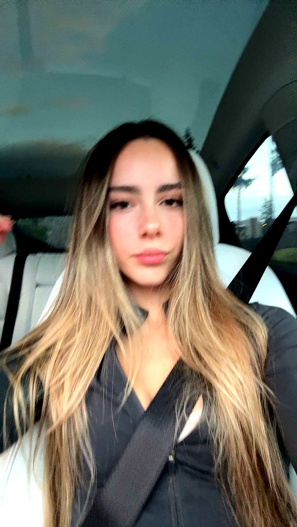 meelahrobbins image ~ Altpins