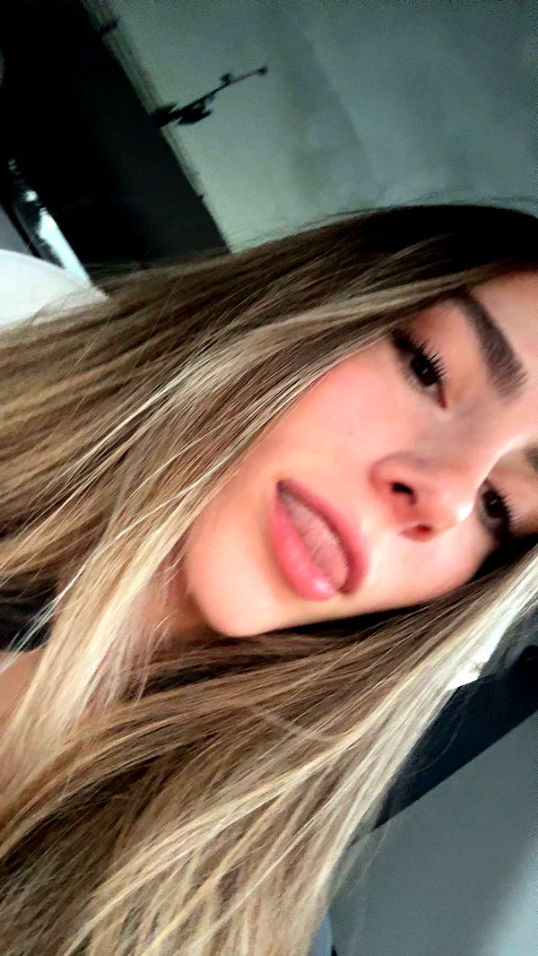 meelahrobbins image ~ Altpins