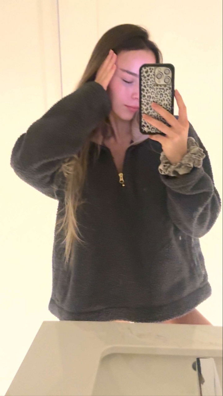 meelahrobbins snapchat image archive image