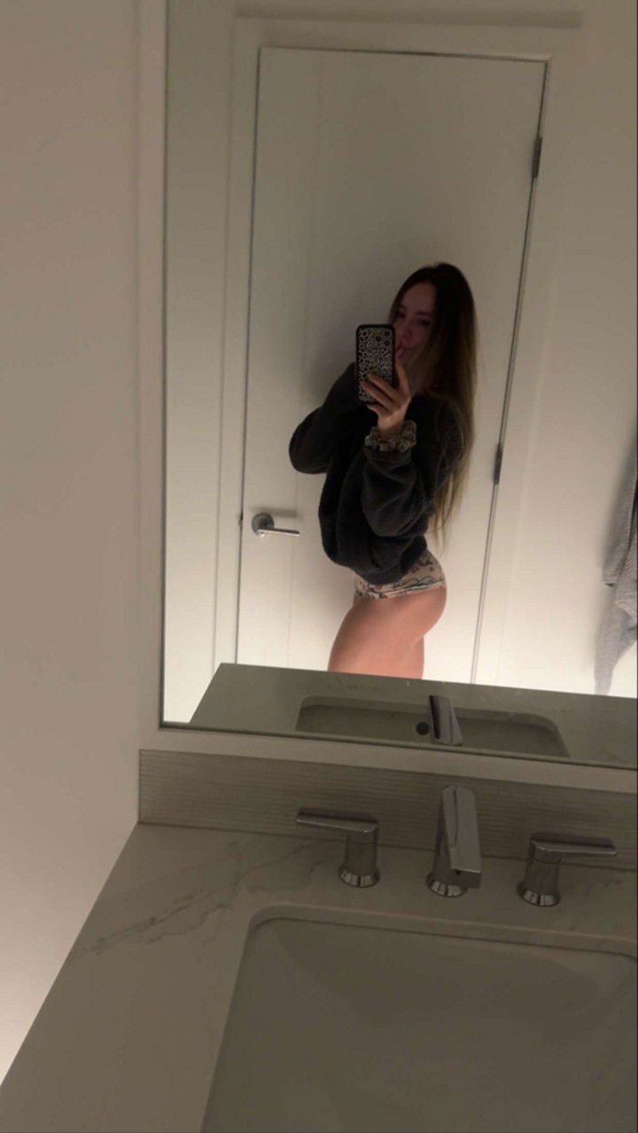 meelahrobbins snapchat image archive image