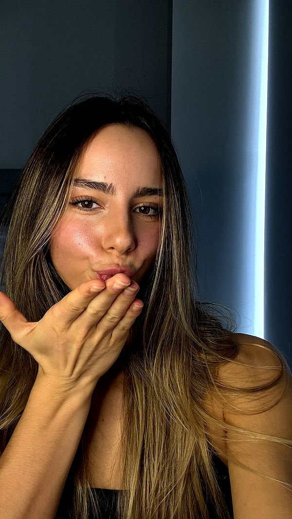 meelahrobbins image ~ Altpins