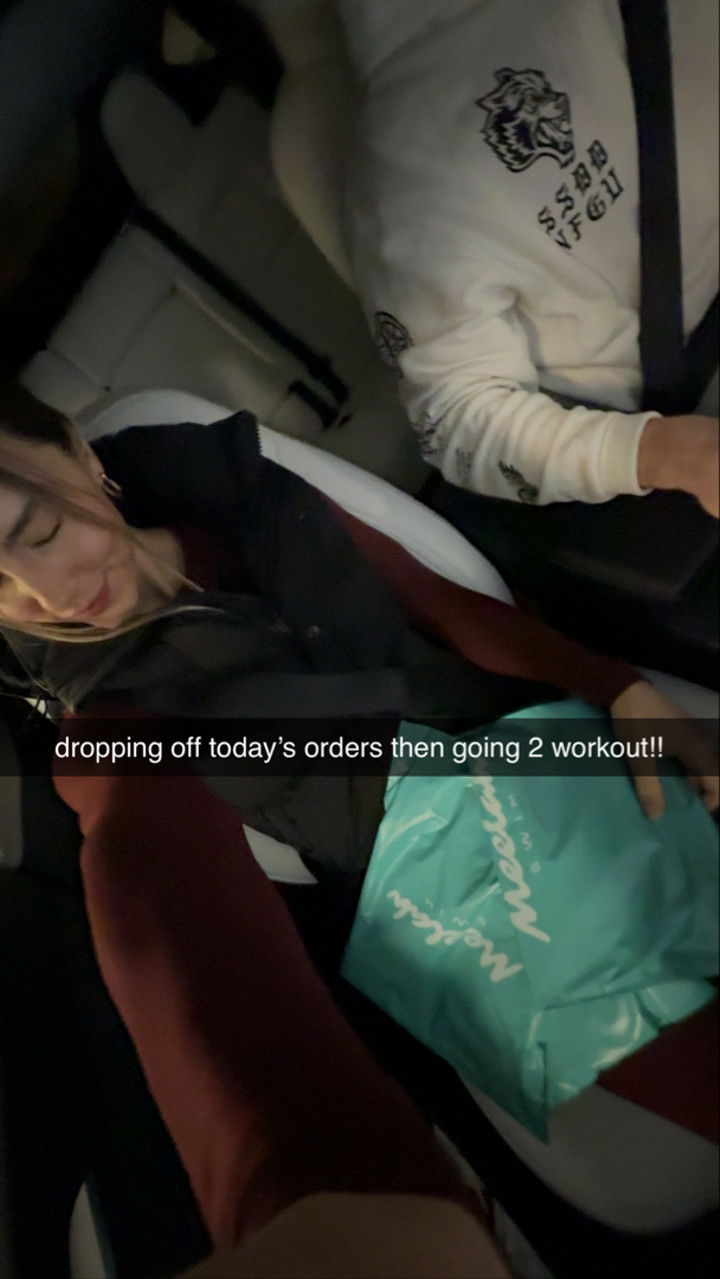 meelahrobbins snapchat image archive image