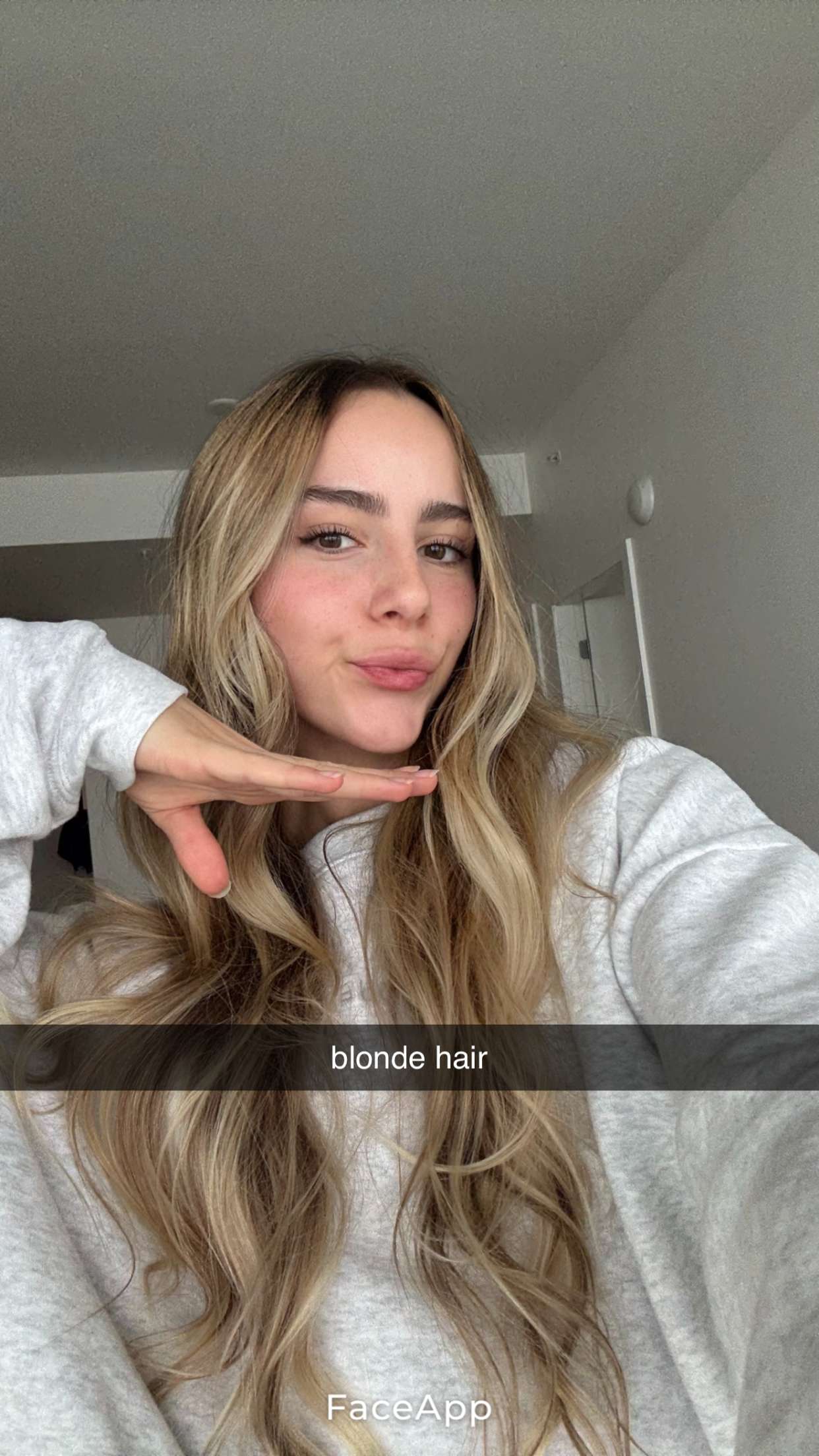 meelahrobbins snapchat image archive image