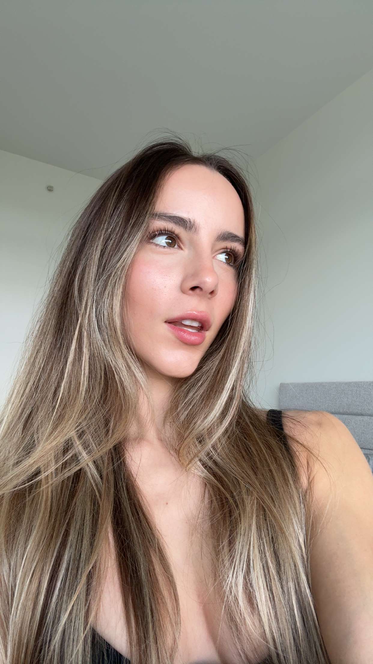 meelahrobbins snapchat image archive image