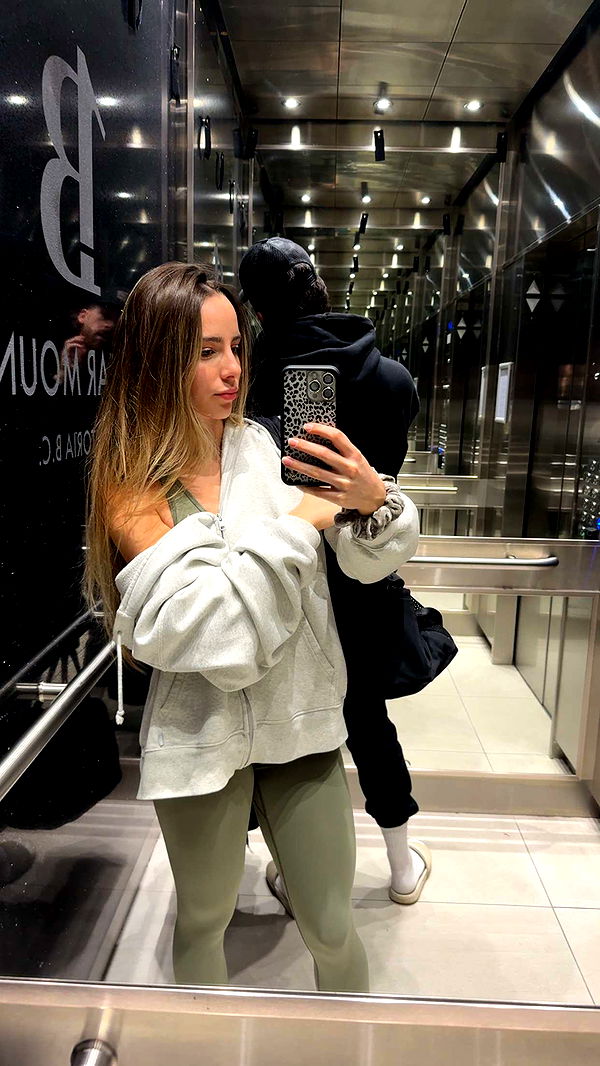 meelahrobbins image ~ Altpins