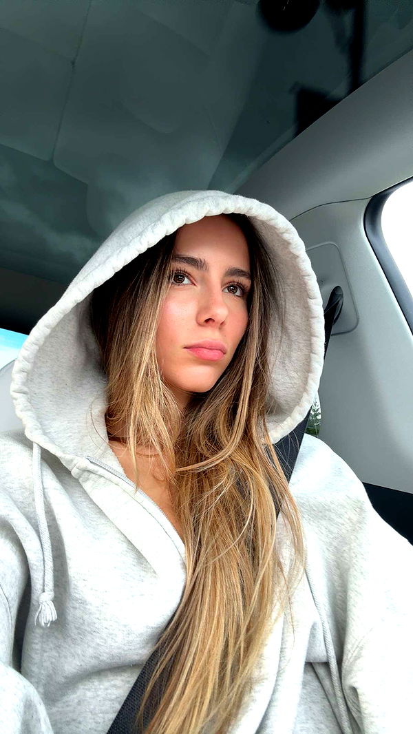 meelahrobbins image ~ Altpins