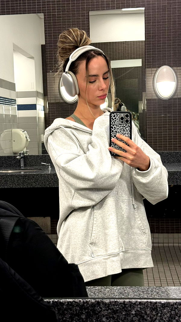 meelahrobbins image ~ Altpins