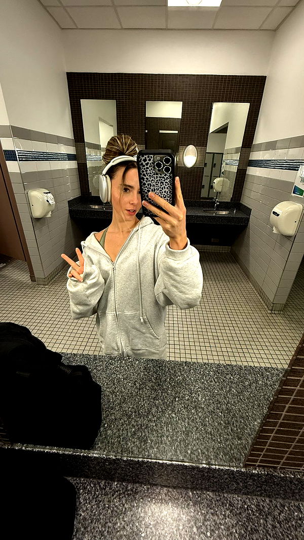 meelahrobbins image ~ Altpins