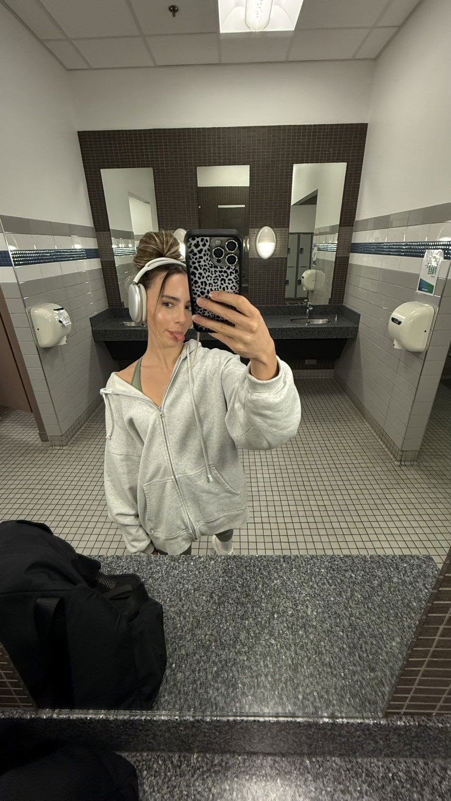 meelahrobbins snapchat image archive image