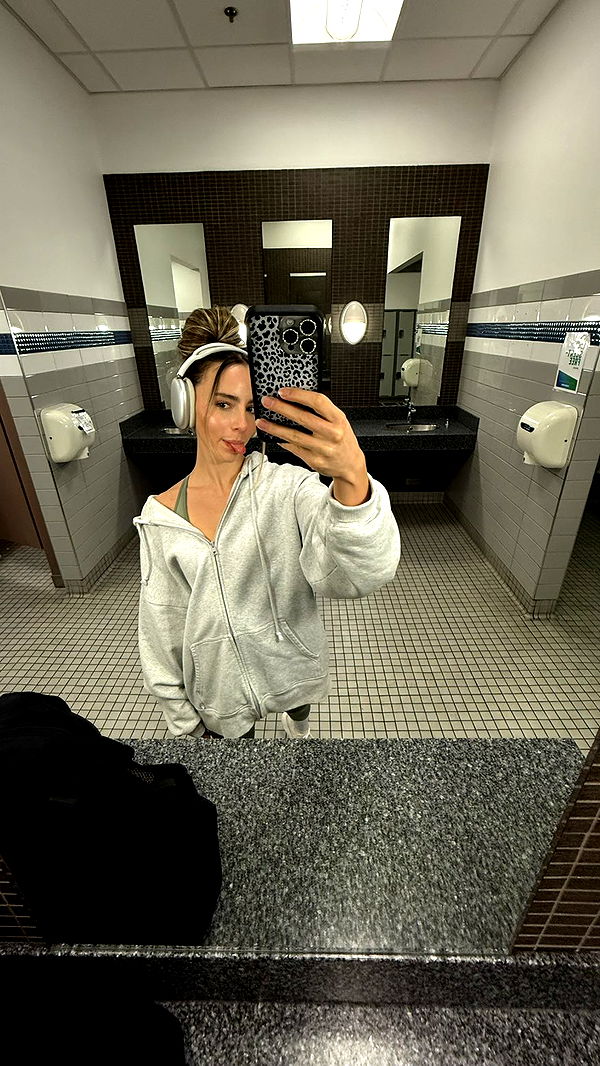 meelahrobbins image ~ Altpins