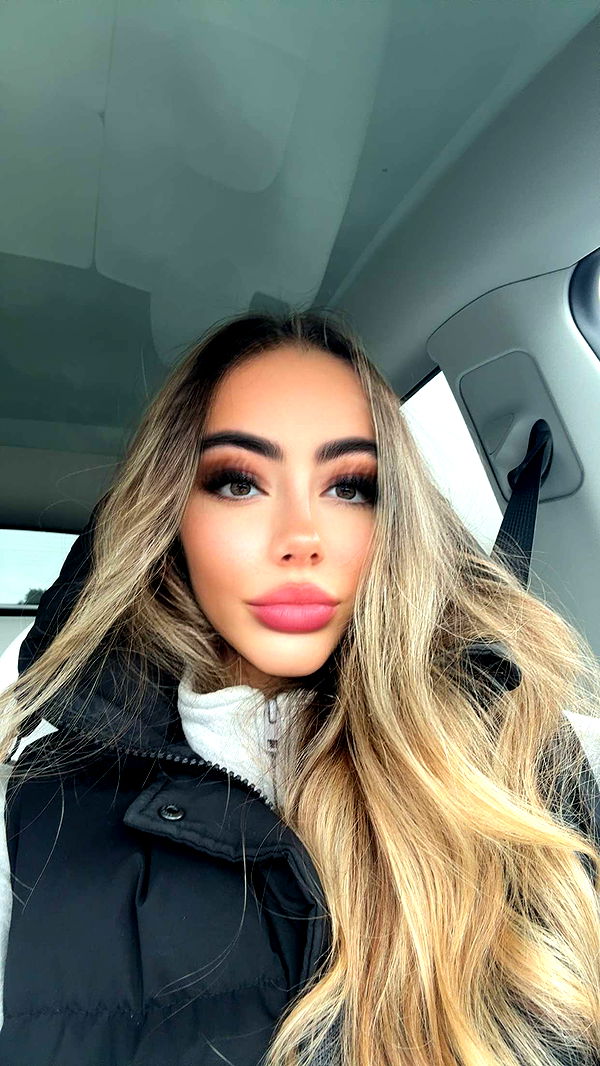 meelahrobbins image ~ Altpins