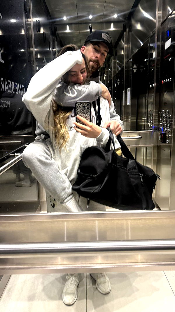 meelahrobbins image ~ Altpins