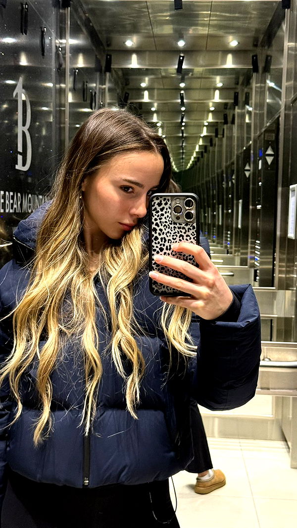 meelahrobbins image ~ Altpins