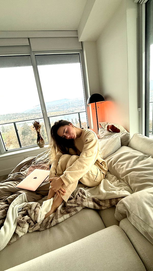 meelahrobbins image ~ Altpins