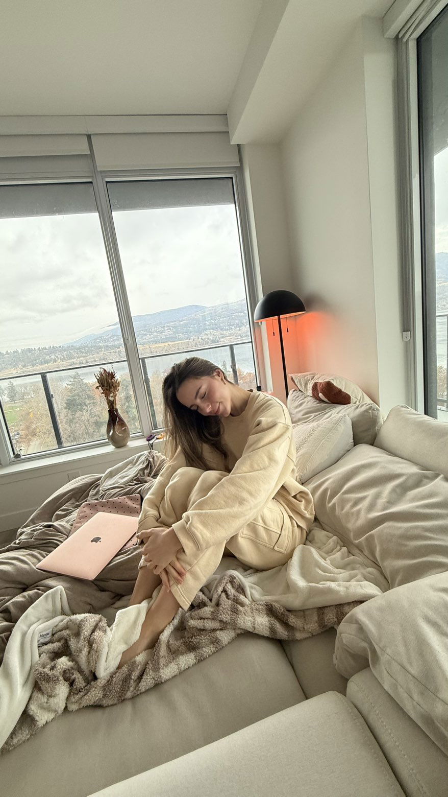 meelahrobbins snapchat image archive image