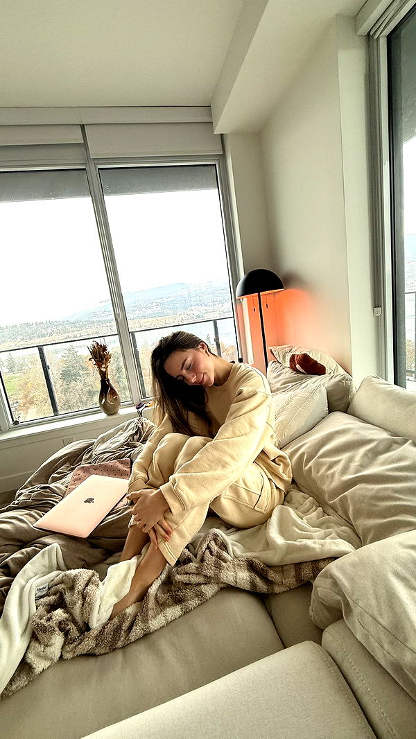 meelahrobbins image ~ Altpins