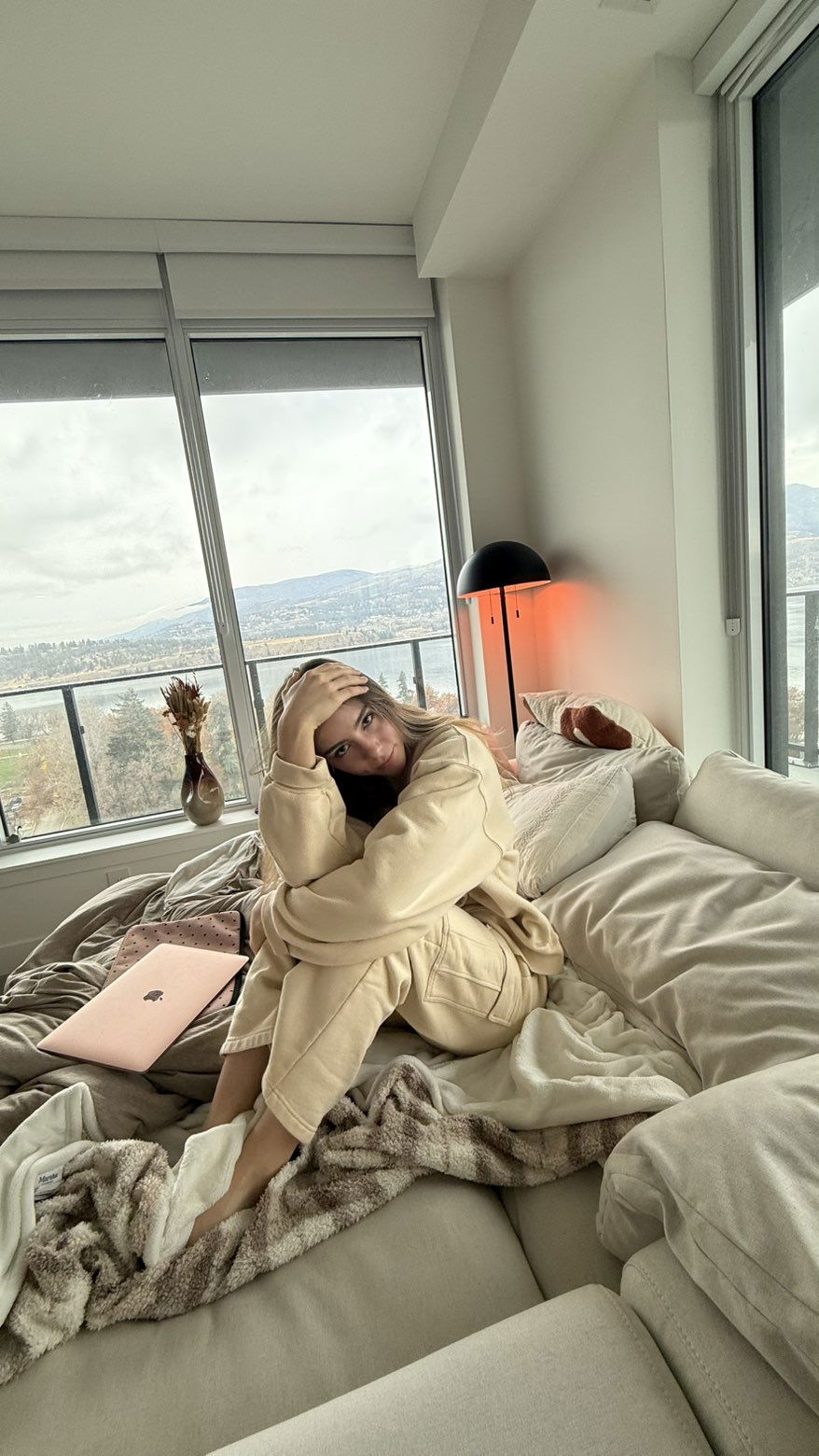 meelahrobbins snapchat image archive image