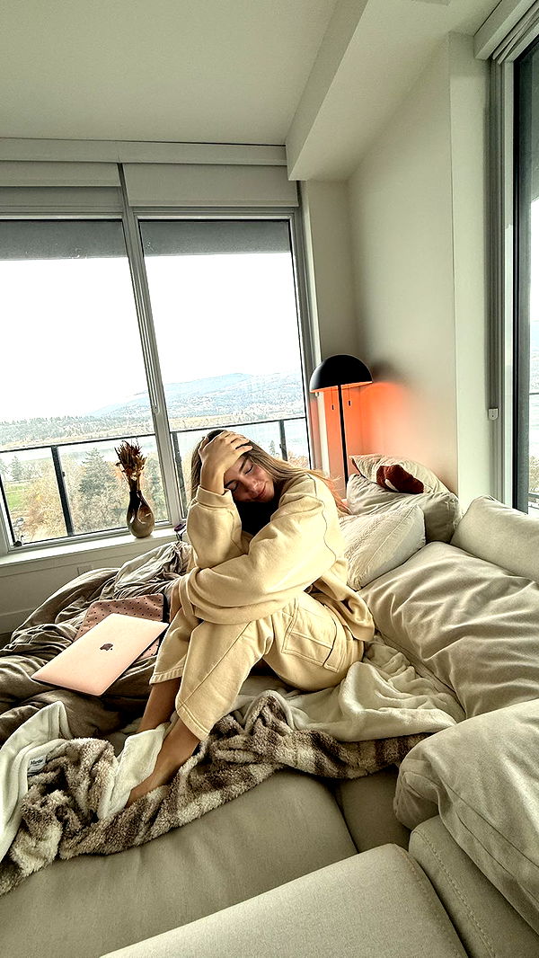 meelahrobbins image ~ Altpins