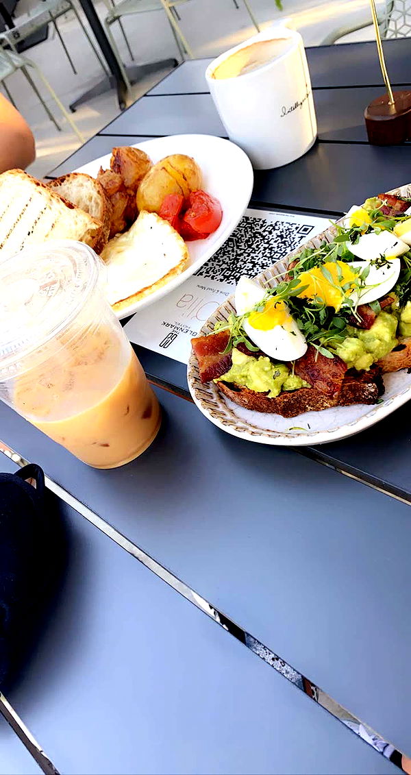 mia_sweitz image ~ Altpins