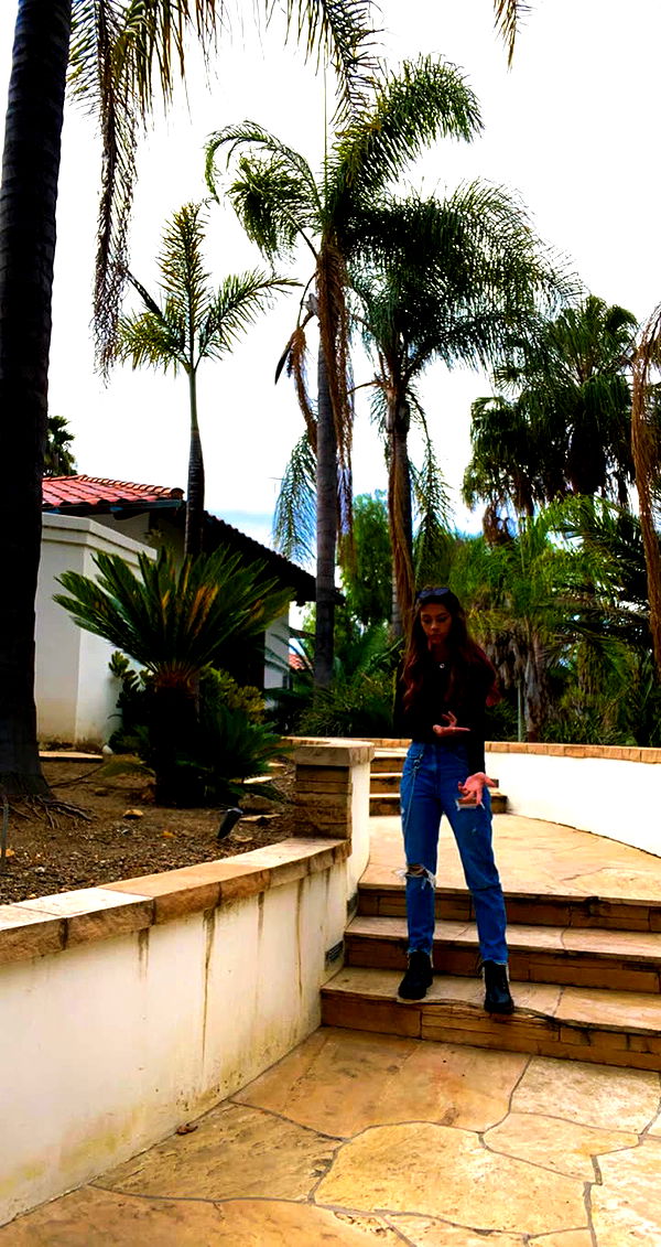 mia_sweitz image ~ Altpins