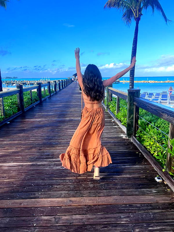 mia_sweitz image ~ Altpins