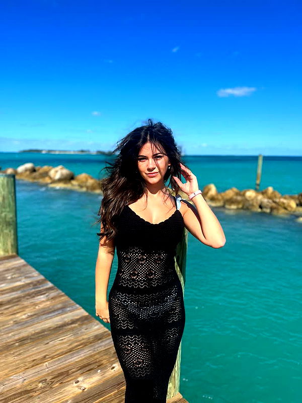 mia_sweitz image ~ Altpins