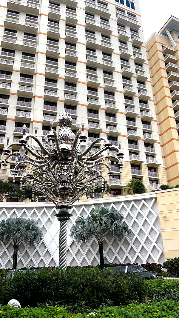 mia_sweitz image ~ Altpins