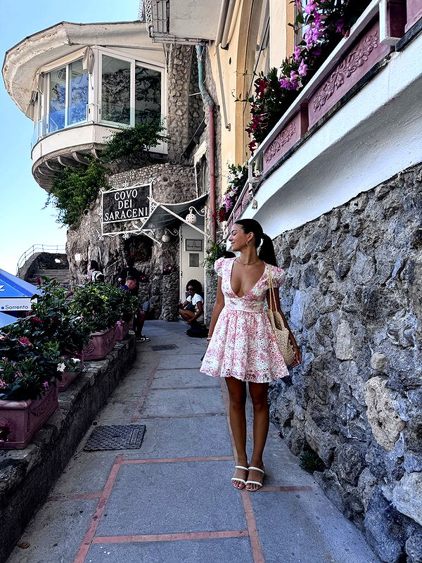 mia_sweitz image ~ Altpins